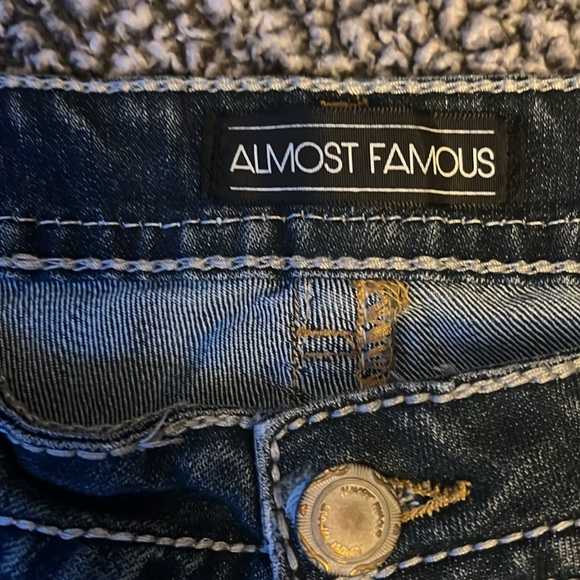 Almost Famous Low rise jeans - Picture 3 of 4